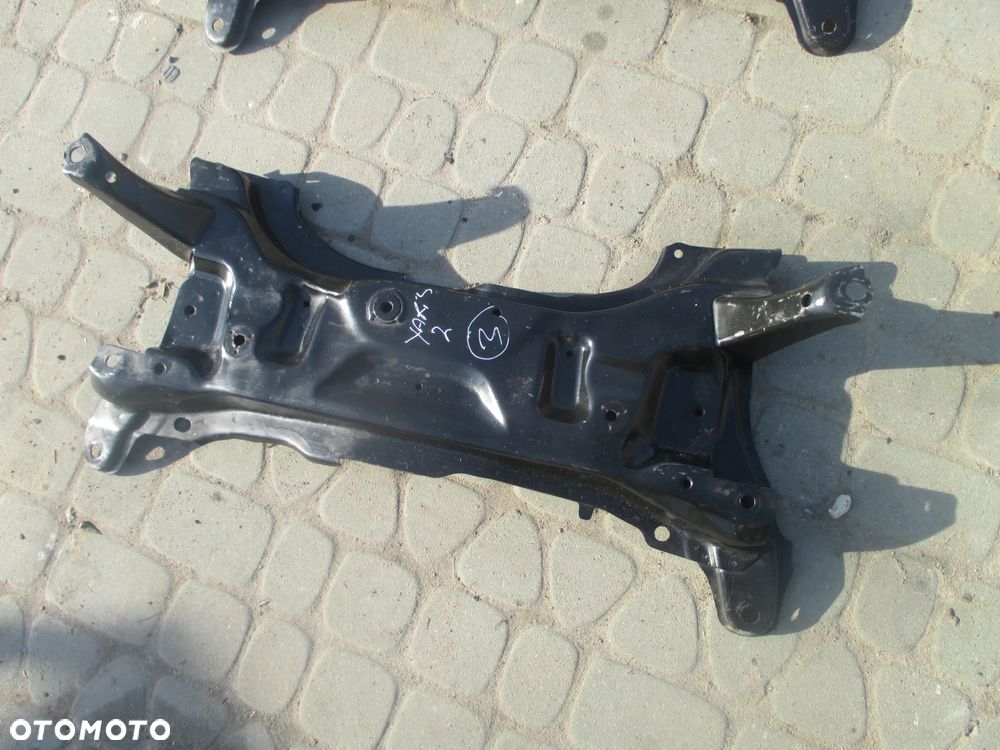 belka sanki trawersa Toyota Yaris 3 III super stan import italy - 1