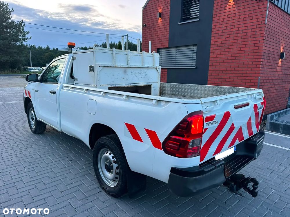 Toyota Hilux 2.4 D-4D Single Cab DL 4x2 - 5