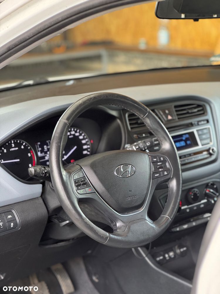 Hyundai i20 1.1 CRDi YES Gold - 21