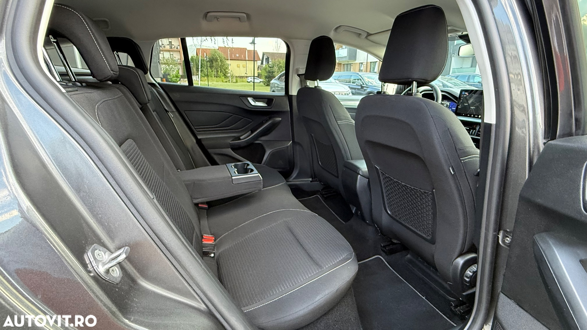 Ford Focus 1.0 EcoBoost Titanium X - 37