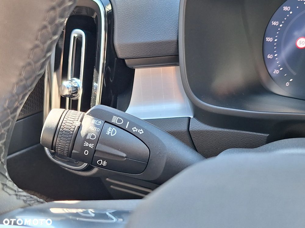 Volvo XC 40 B3 Ultra Dark - 28