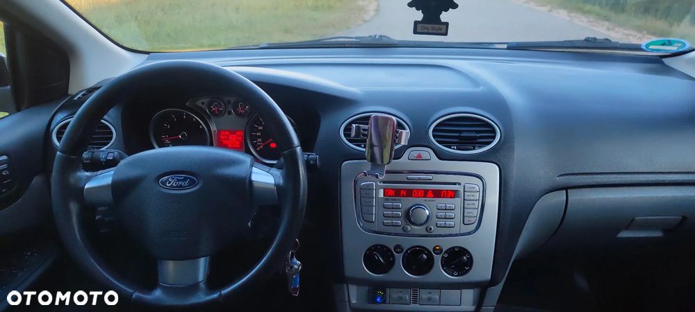 Ford Focus 1.6 16V Titanium - 6