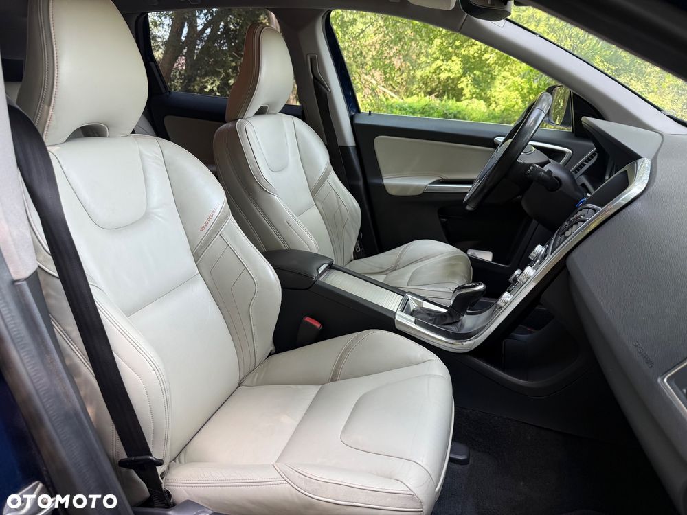Volvo XC 60 D4 Drive-E Ocean Race - 8