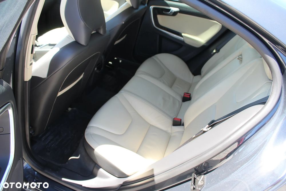 Volvo S60 T3 Summum - 21