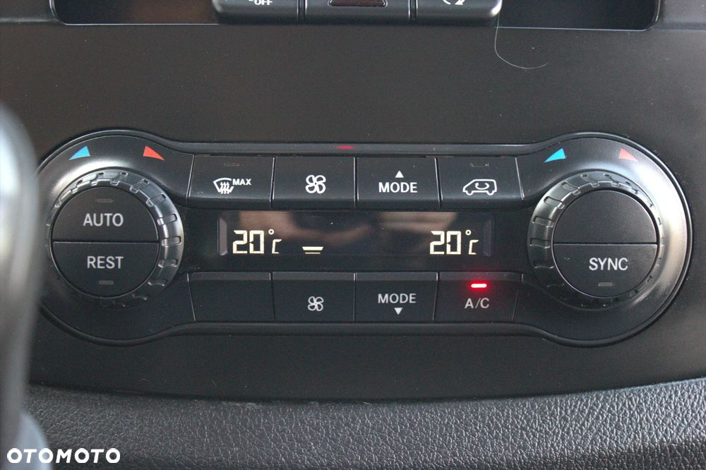 Mercedes-Benz VITO - 26