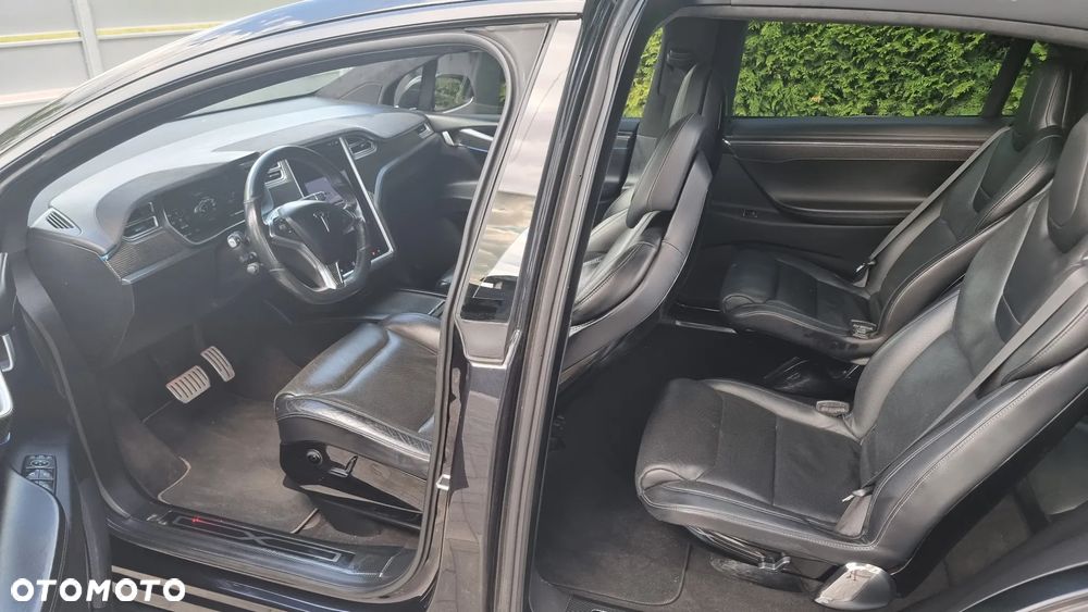 Tesla Model X - 6