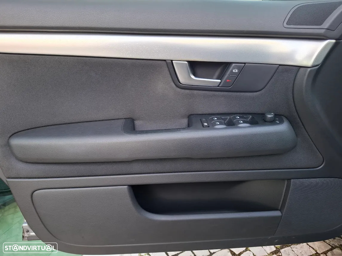 Audi A4 2.0 TDI S-line - 24