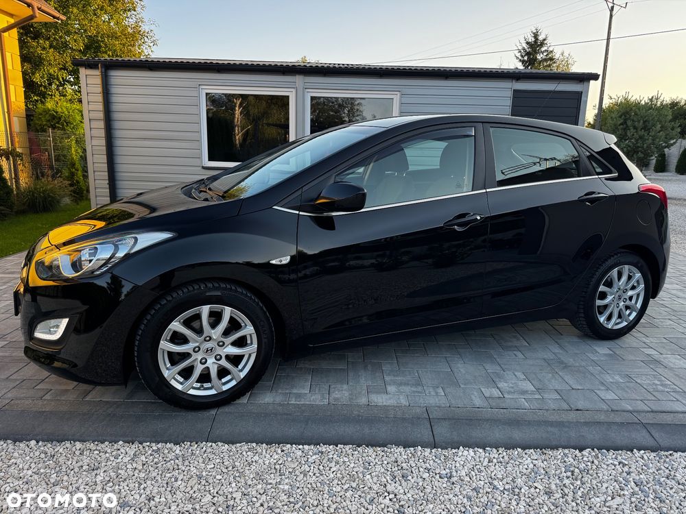 Hyundai i30 blue 1.4 Trend - 12
