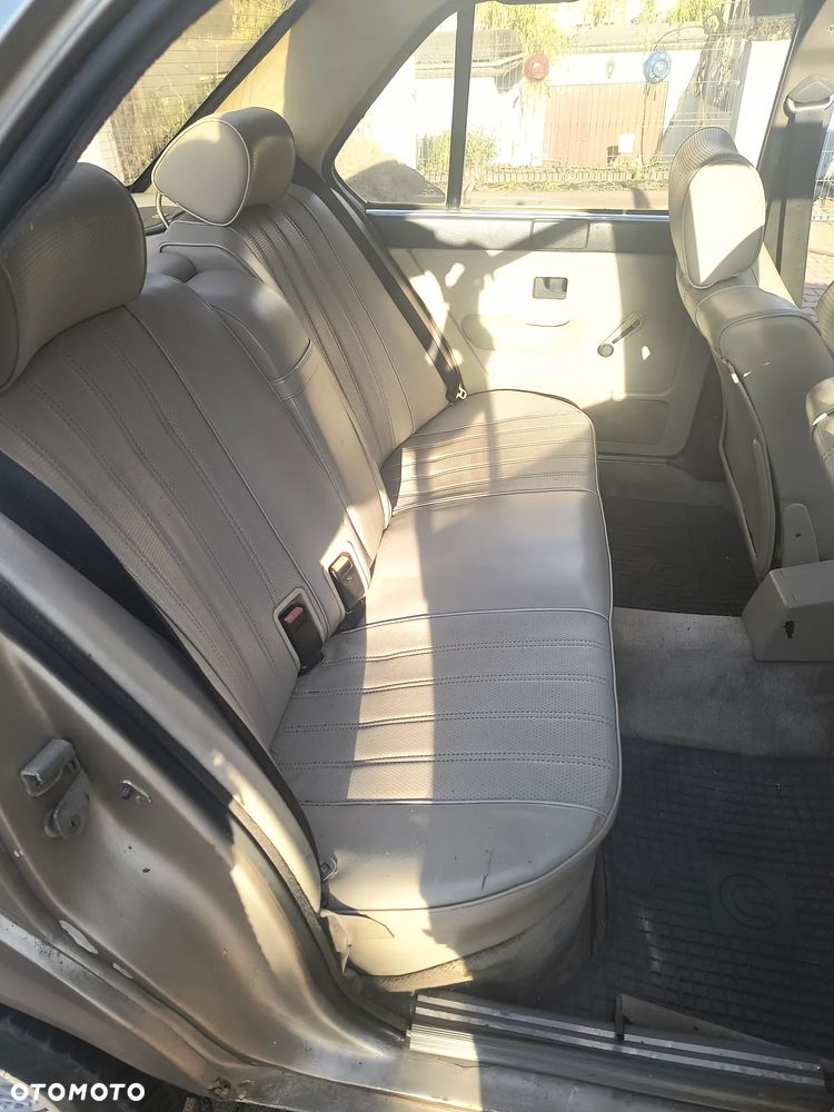 BMW Seria 5 525 i - 8