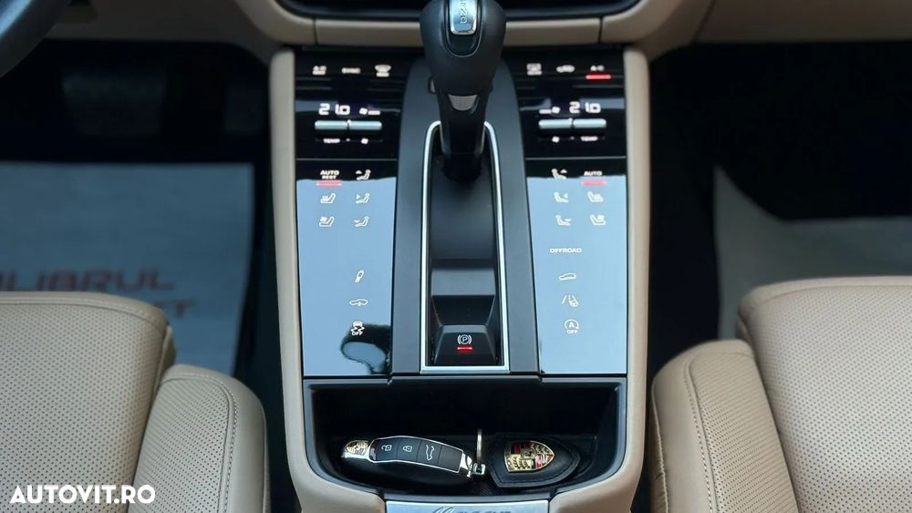 Porsche Macan T - 21