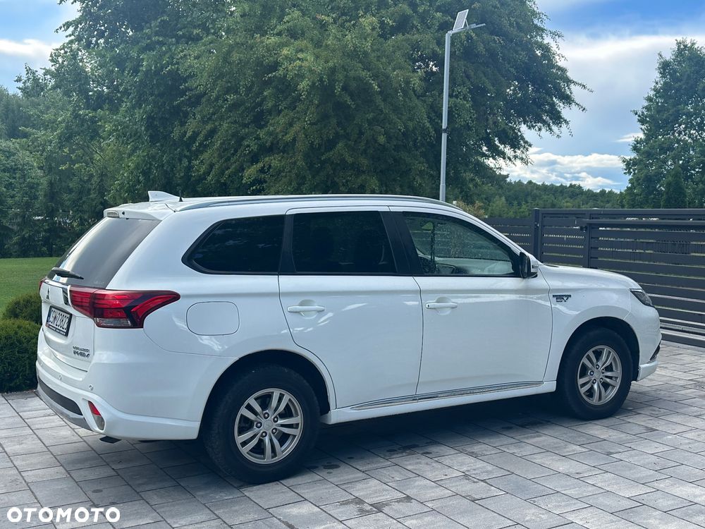 Mitsubishi Outlander 2.0 4WD Plus - 21