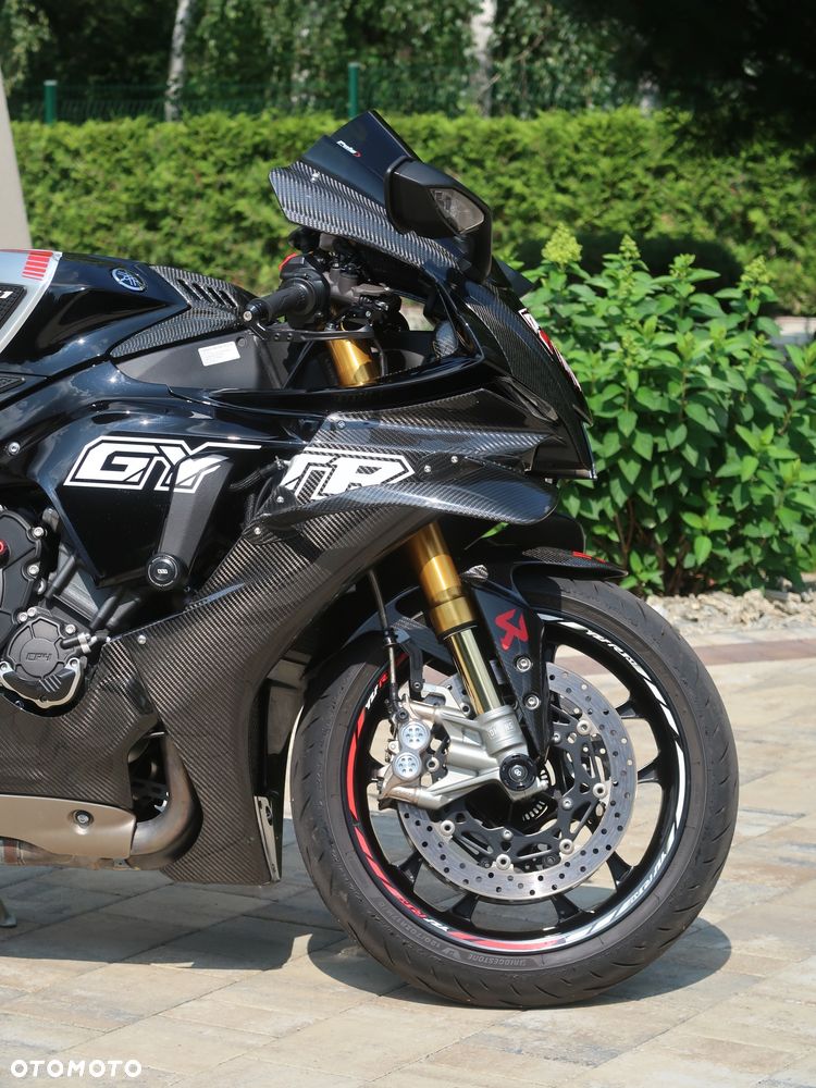 Yamaha R1 - 11