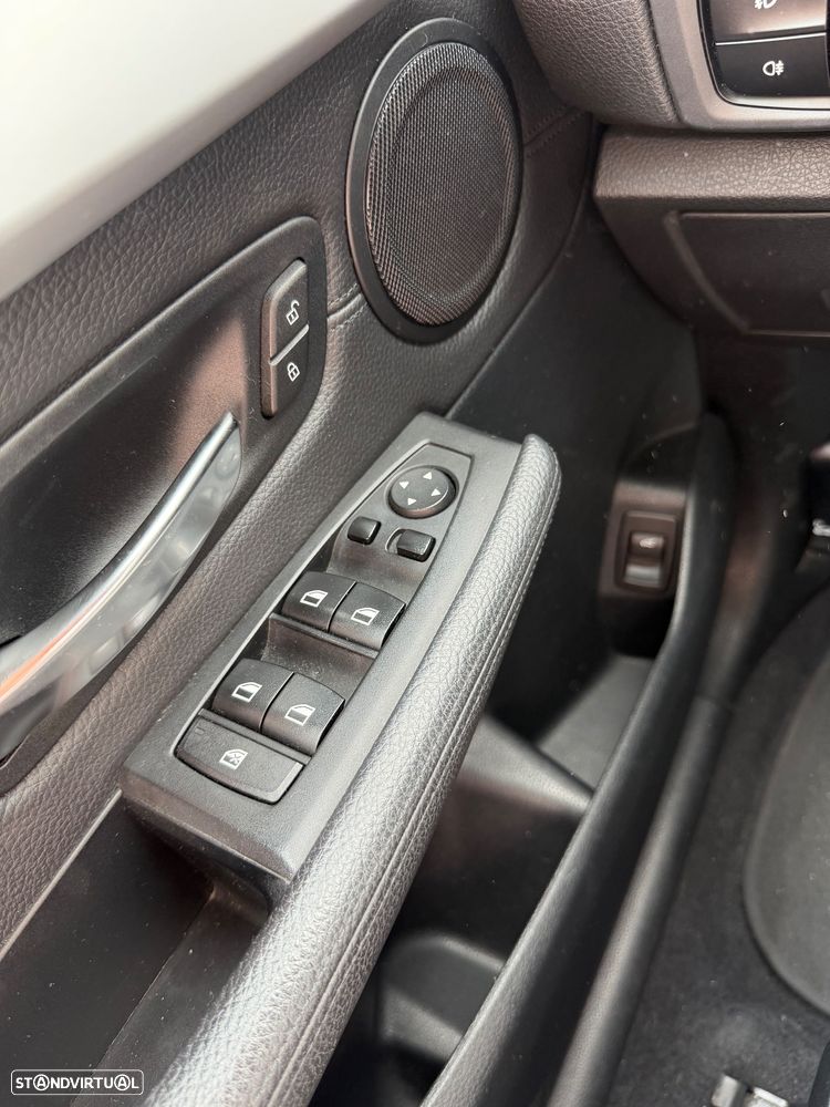 BMW 218 Active Tourer d Line Luxury Auto - 17