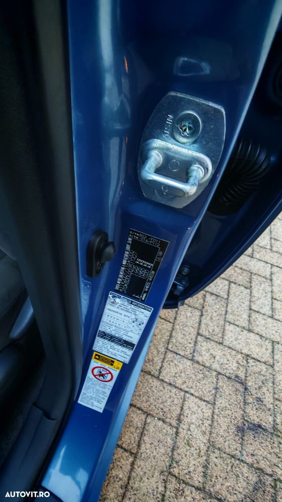 Toyota Prius (Hybrid) - 12