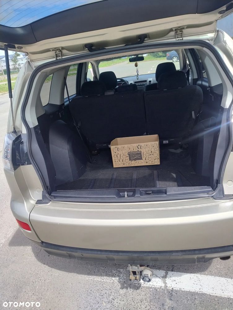 Mitsubishi Outlander 2.4 Invite 2WD - 10
