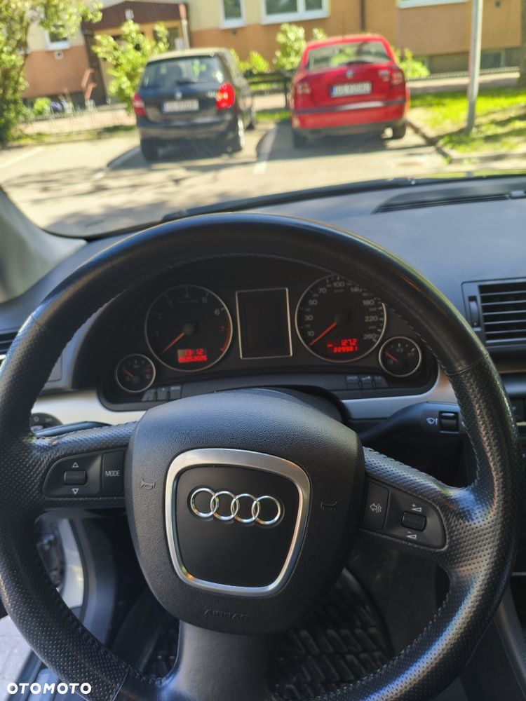 Audi A4 Limousine - 6