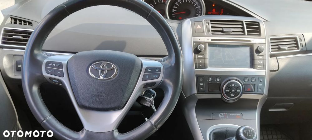 Toyota Corolla Verso - 12
