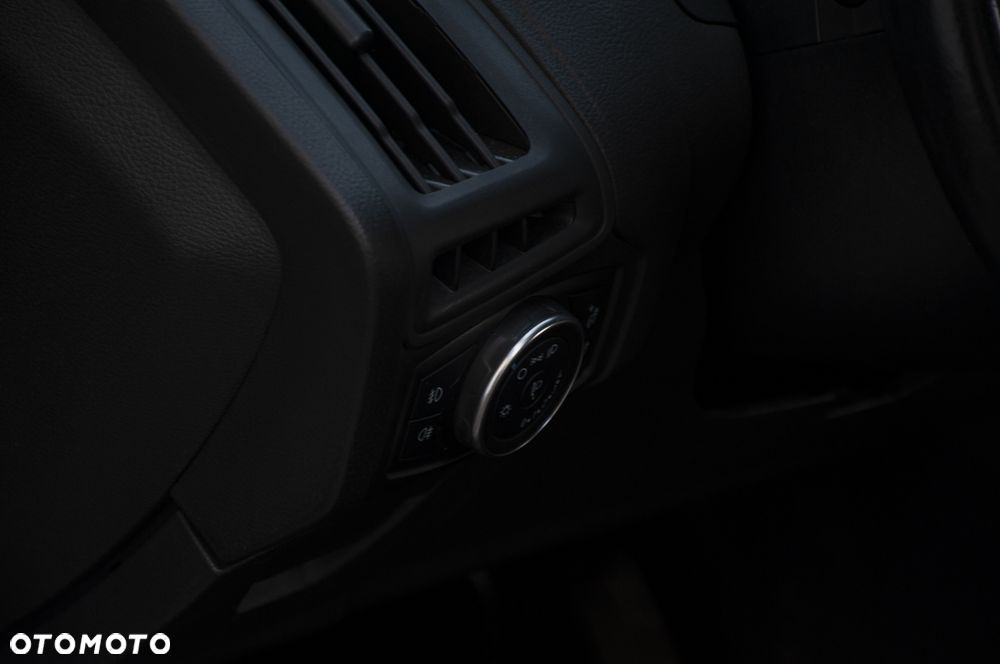 Ford Focus - 32