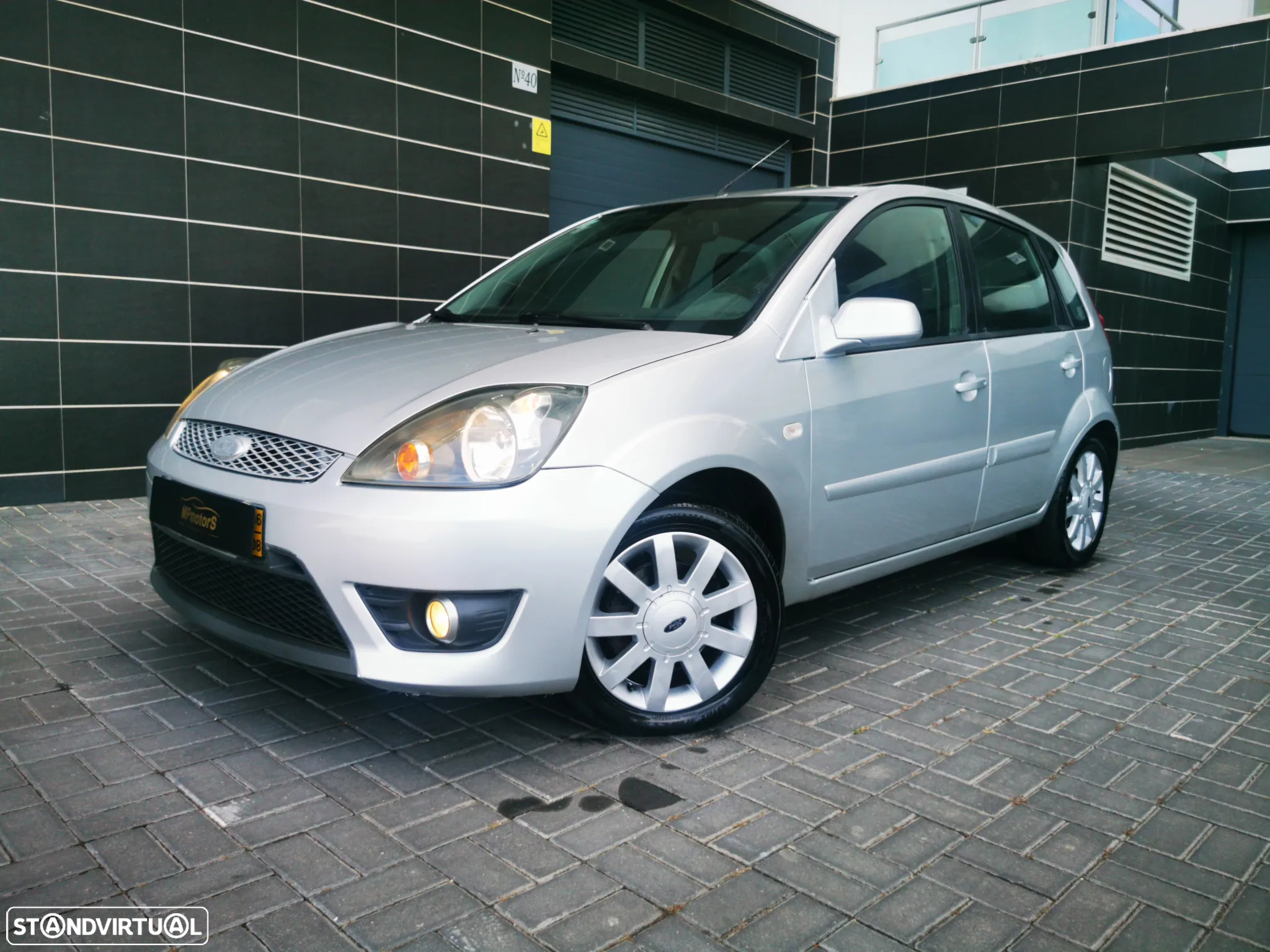 Ford Fiesta 1.25 Ghia - 12