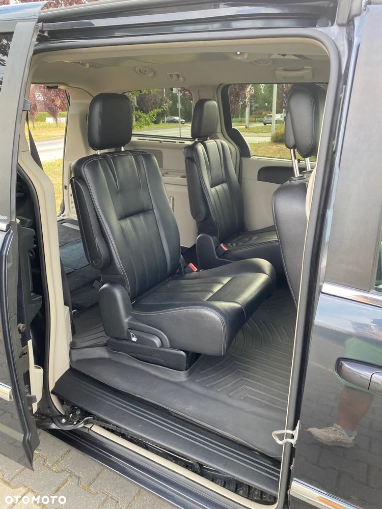Chrysler Town & Country 3.6 Limited - 9
