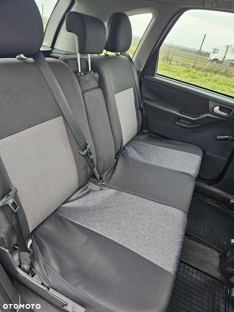 Opel Meriva 1.6 16V (Essentia) - 24