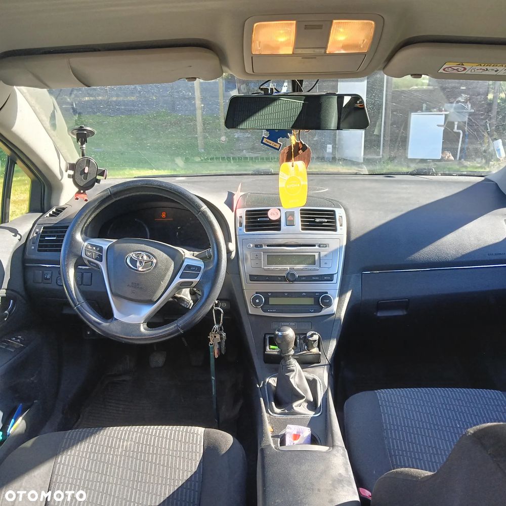 Toyota Avensis 1.6 Active - 10