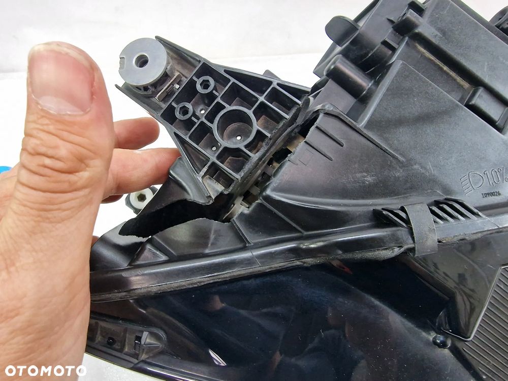 VW TOURAN II 5TA 15- PRAWA LAMPA PRZEDNIA PRZÓD , ZWYKŁA , NR 5TB941006A , NR AUKCJI LPP86 - 10