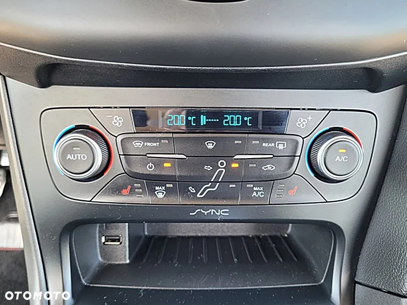 Ford Focus 1.0 EcoBoost ST-Line Style - 27
