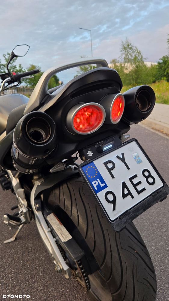 Suzuki GSR - 2