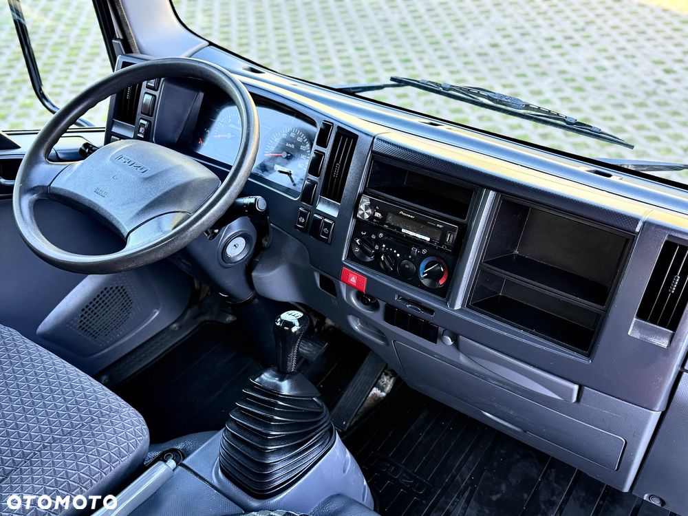 Isuzu M21 - 32