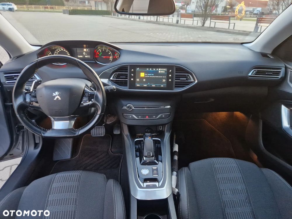 Peugeot 308 1.2 PureTech Allure S&S EAT8 - 15