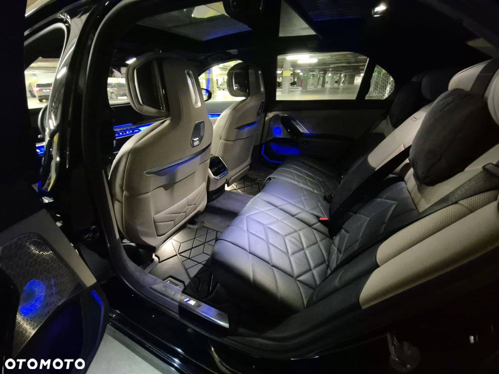 BMW Seria 7 M760e PHEV xDrive sport - 17