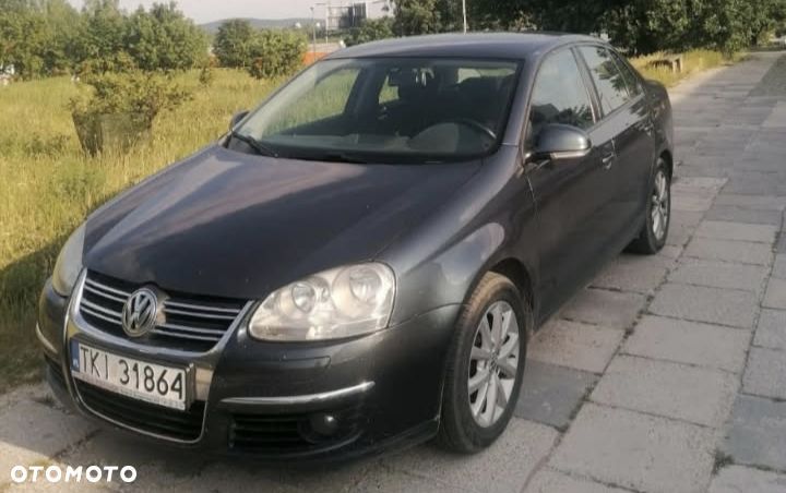 Volkswagen Jetta - 1