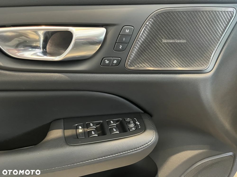 Volvo V60 B4 B Plus Dark - 11