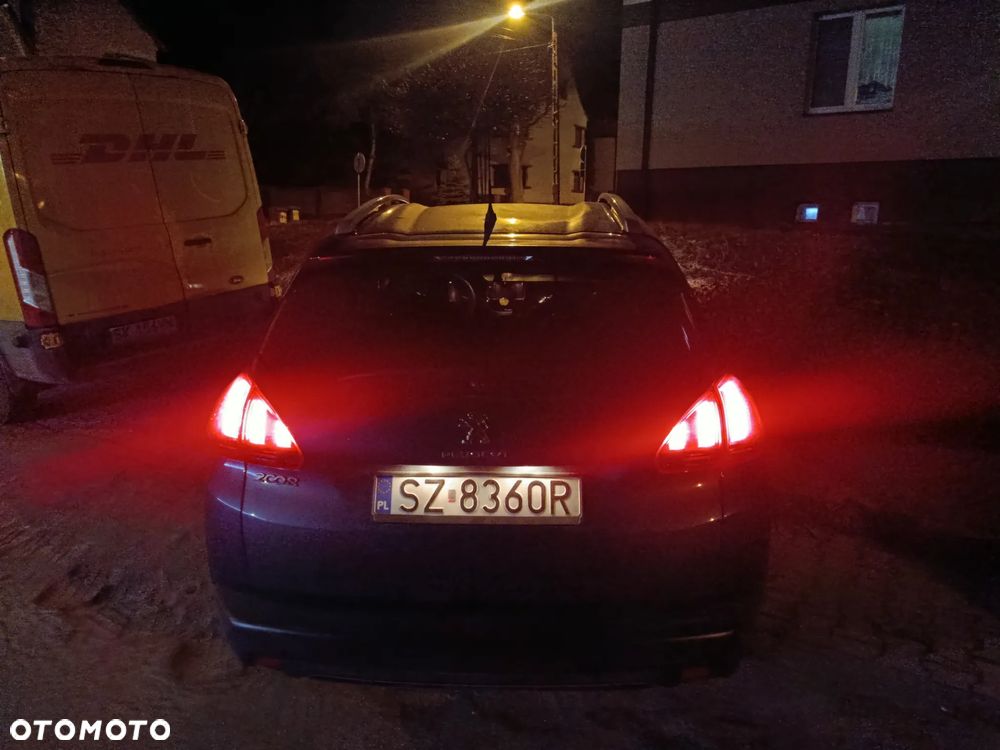 Peugeot 2008 1.2 Pure Tech Style - 12