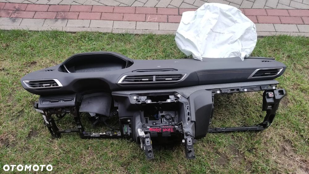 Deska rozdzielcza kokpit Peugeot 3008 II GT LINE - 1