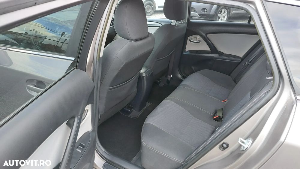 Toyota Avensis Touring Sports 2.0 D-4D Business Edition - 11