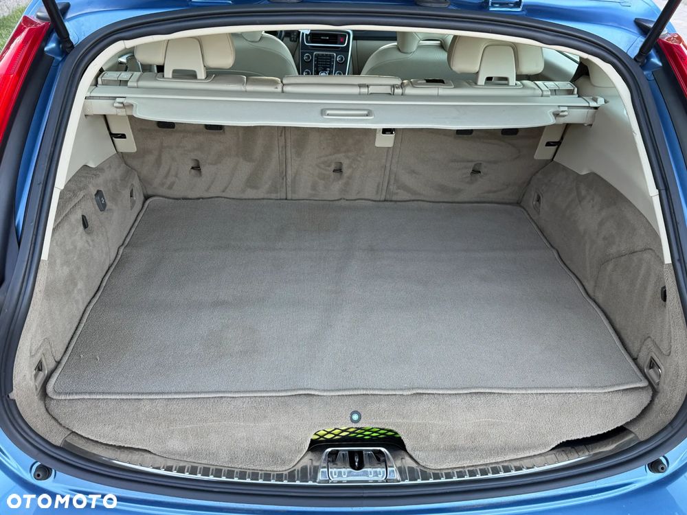 Volvo V60 D6 Plug-In-Hybrid AWD Geartronic Summum - 33
