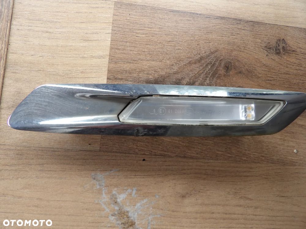 BMW - F10,F11 - KIERUNKOWSKAZ BOCZNY - PRAWY - 7154168 - 1