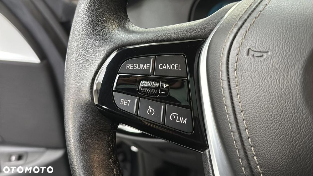 BMW Seria 5 520d xDrive mHEV - 28