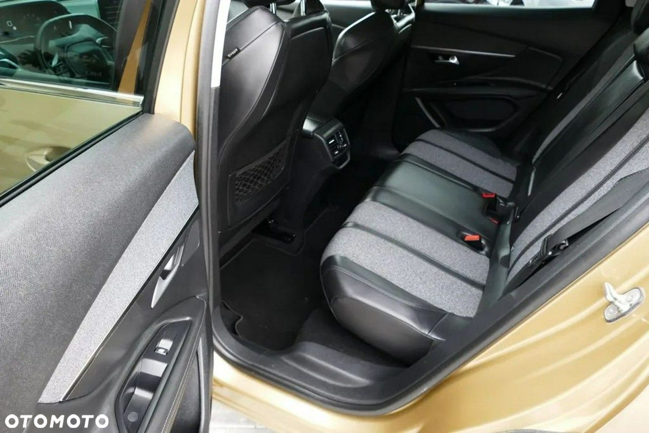 Peugeot 3008 1.2 PureTech Allure S&S - 28