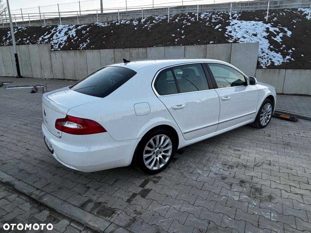 Skoda Superb 2.0 TDI Comfort DSG - 6