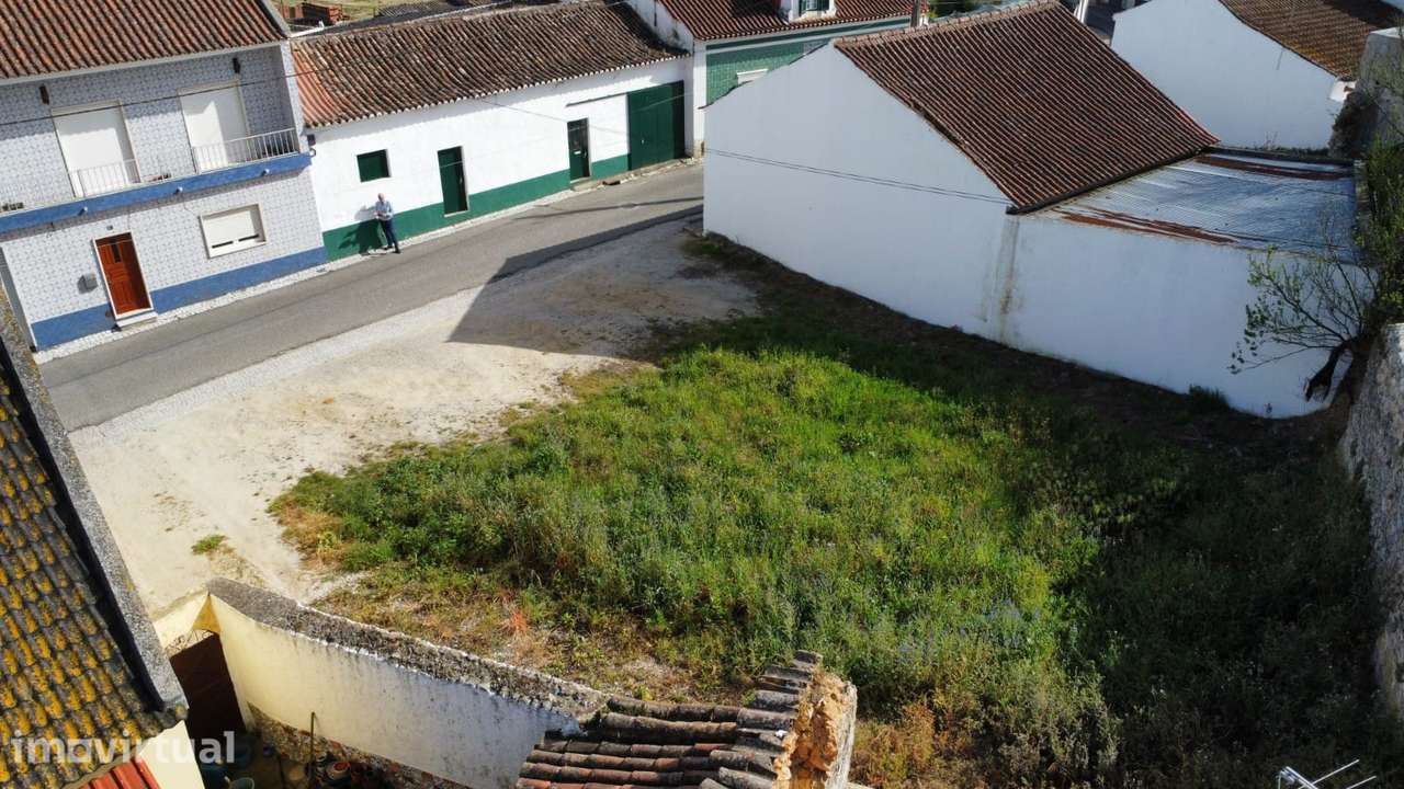 Apresentamos terreno totalmente urbano, com 107 m², na Lapa, Cartaxo - Grande imagem: 3/7