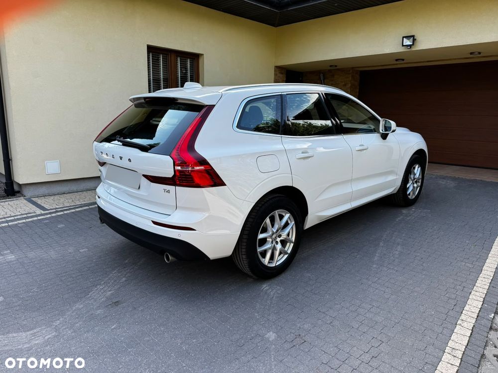 Volvo XC 60 T4 Momentum Pro - 4