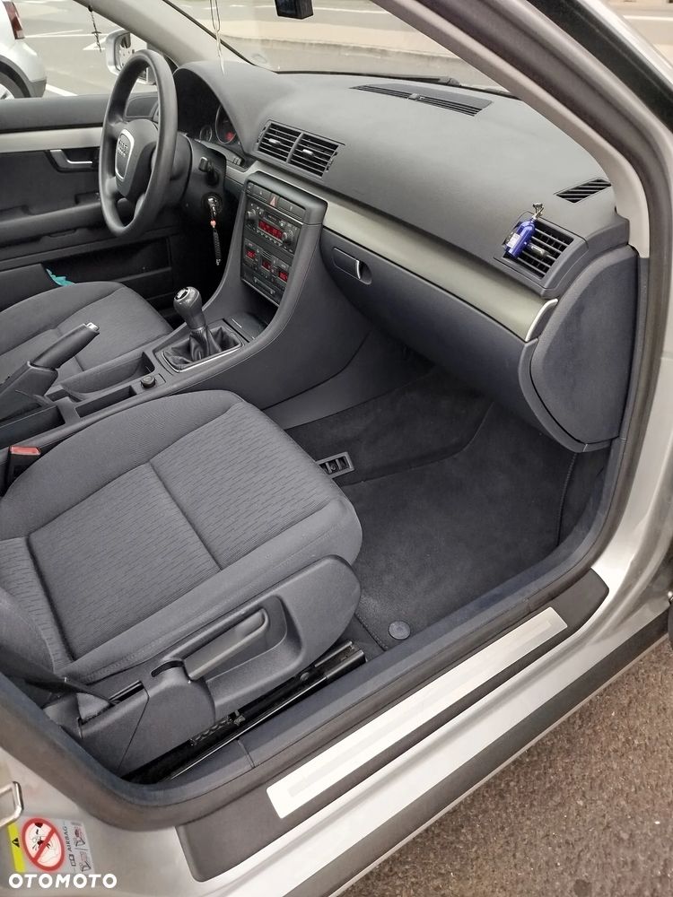 Audi A4 Limousine - 11