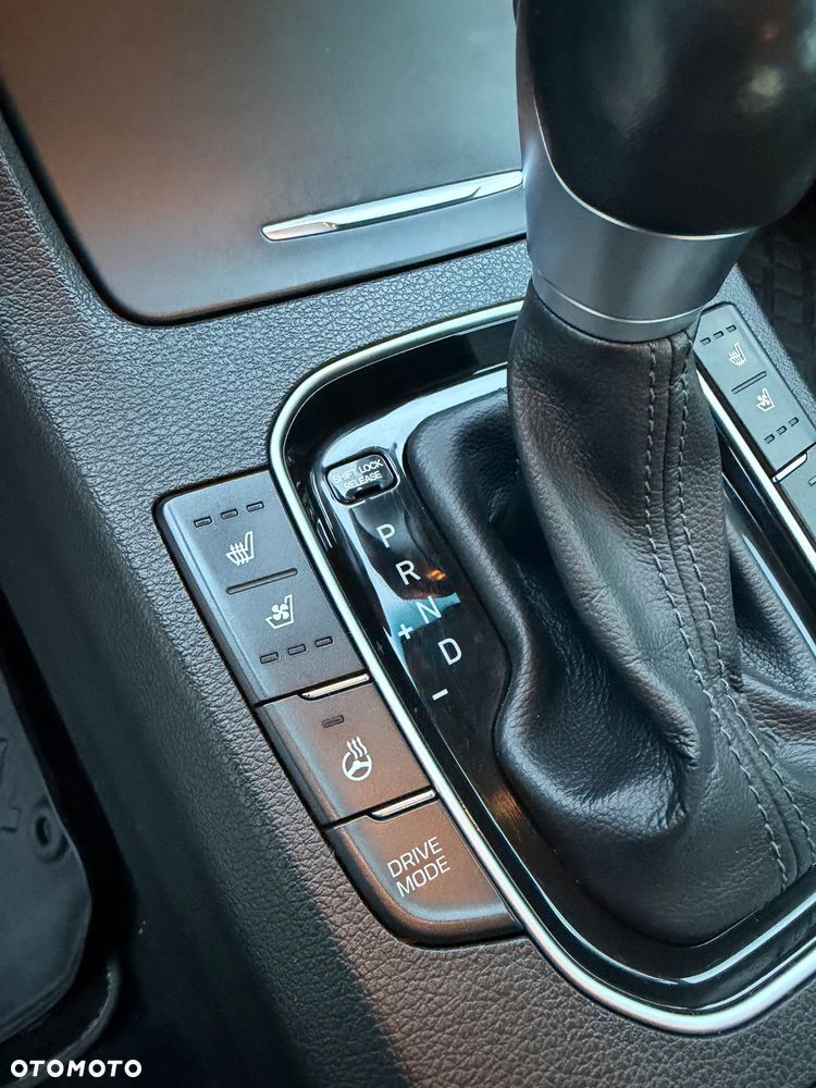 Hyundai i30 1.4 T-GDI Premiere Luxury DCT - 16