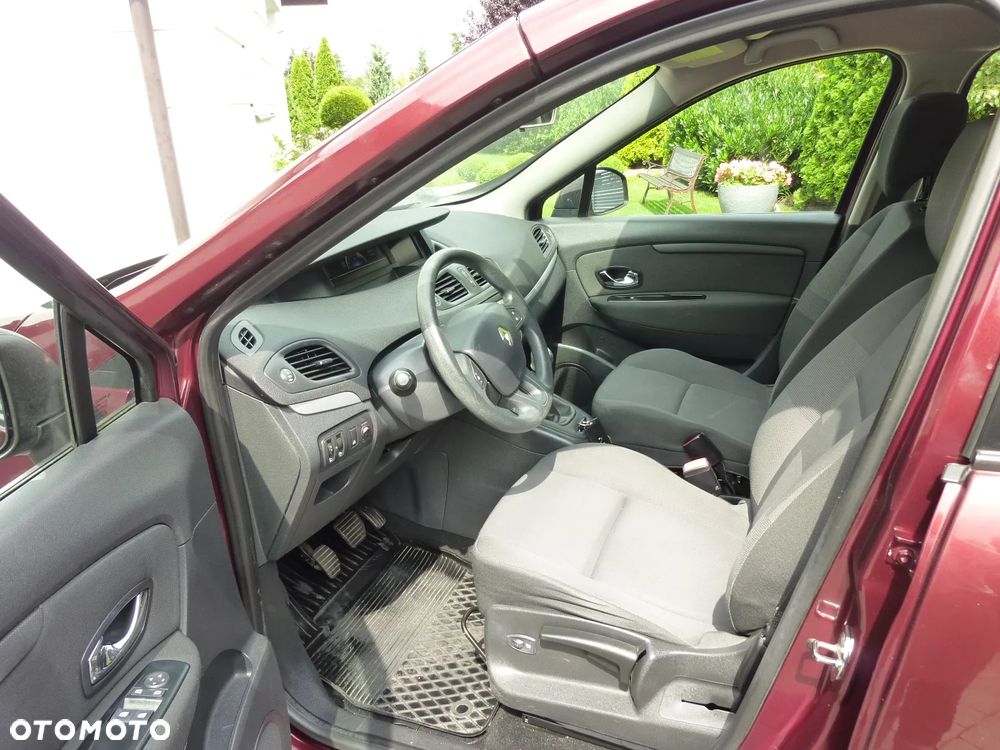 Renault Scenic 1.6 16V 110 Dynamique - 28
