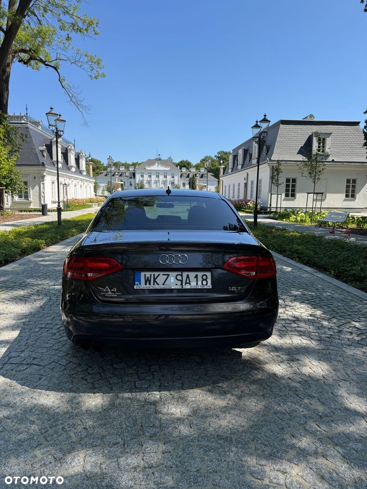 Audi A4 Limousine - 1