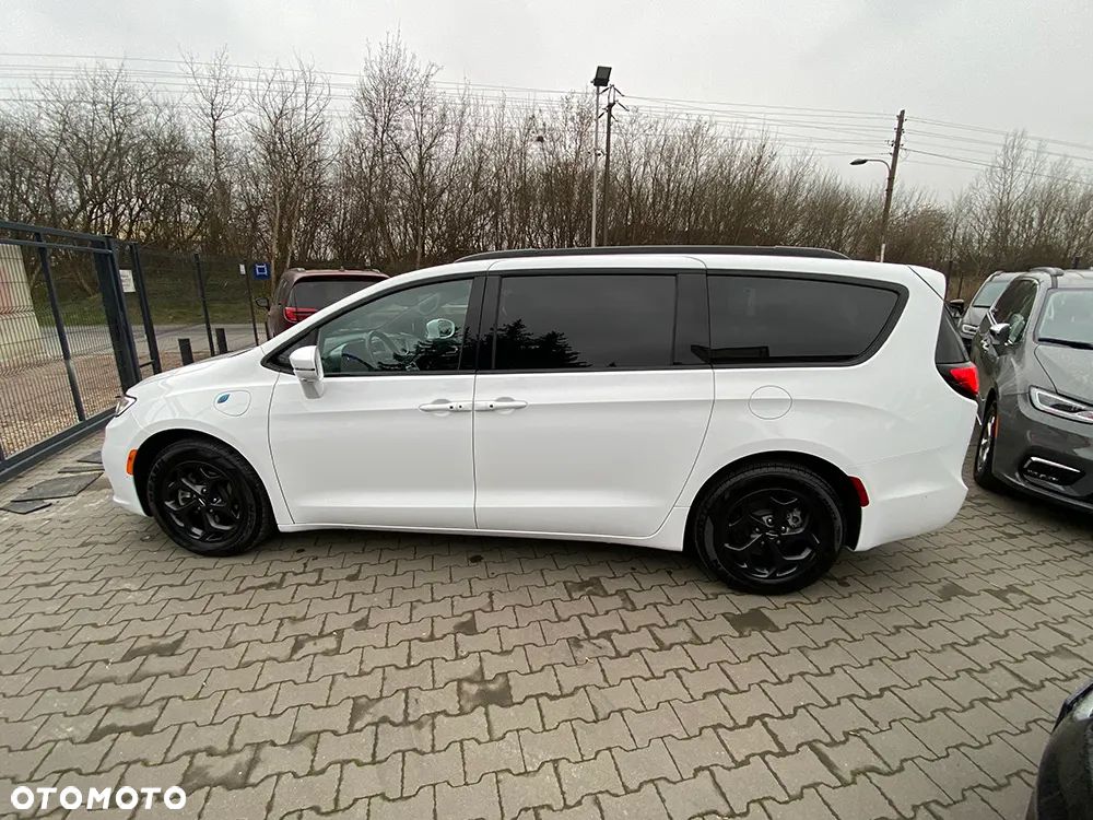 Chrysler Pacifica - 8