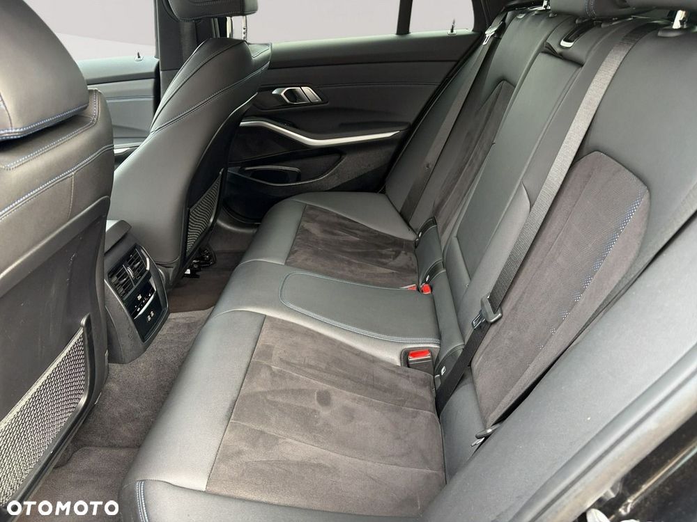 BMW Seria 3 320d xDrive mHEV M Sport - 22